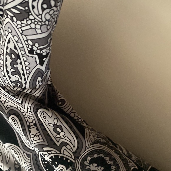 Attitude Women's Plus size V-Neck Empire Cut Black White Top 3/4 Sleeve Si - Picture 6 of 7